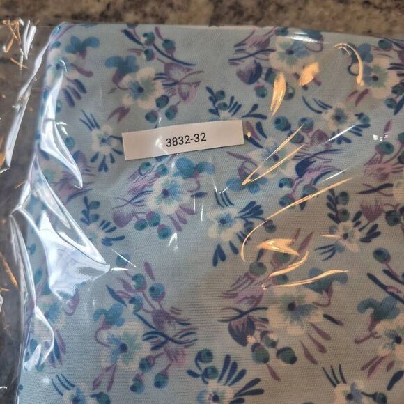 Fabric, Light Blue/Lavender/White Floral Poly Spandex Knit 65" x 2 yds, Vintage - Picture 4 of 4